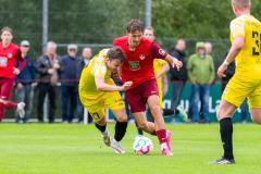 Zweikampf v.l. Dennis Jander (Morlautern) und Jacob Collmann (FCK)